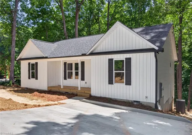 Photo 2 of Single family home for sale at 239 Lake Dr 8, Lexington, NC 27292 | MLS# 1231744 | Listing updated on 2026-08-19