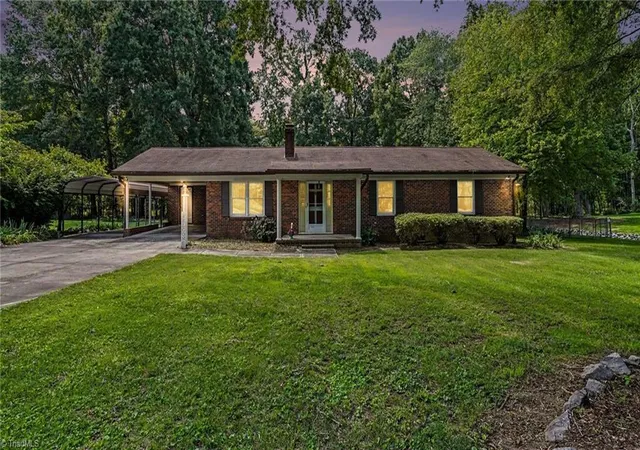 2nd image of 132 Cedarwood Dr, Eden, NC 27288 | MLS# 1230591