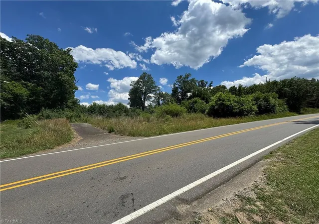 Homes for sale in Pilot Mountain, NC | 309 Ararat Longhill Rd, Pilot Mountain, NC 27041 | MLS# 1224881