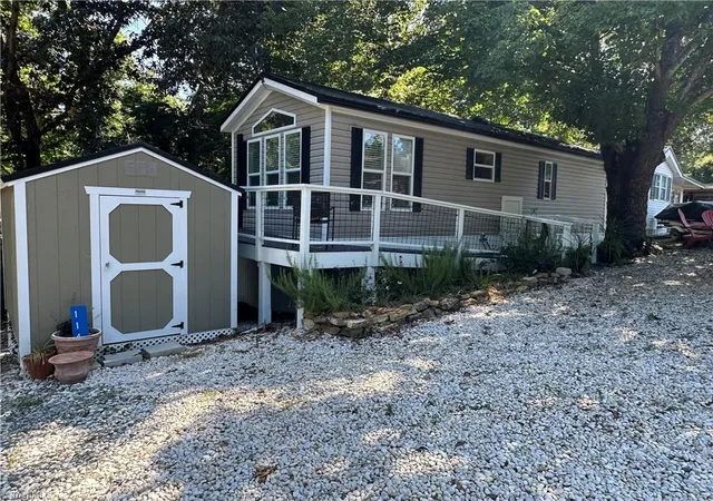 Homes for sale in New London, NC | 114 Meadowview Cir, New London, NC 28127 | MLS# 1188804