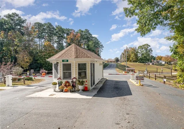 Homes for sale in New London, NC | 114 Meadowview Cir, New London, NC 28127 | MLS# 1188804
