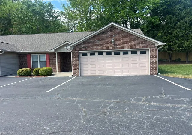 Photo 2 of Sale Pending at 405 Pinefield Pl, Thomasville, NC 27360 | MLS# 1216181 | Listing updated on 2026-09-22
