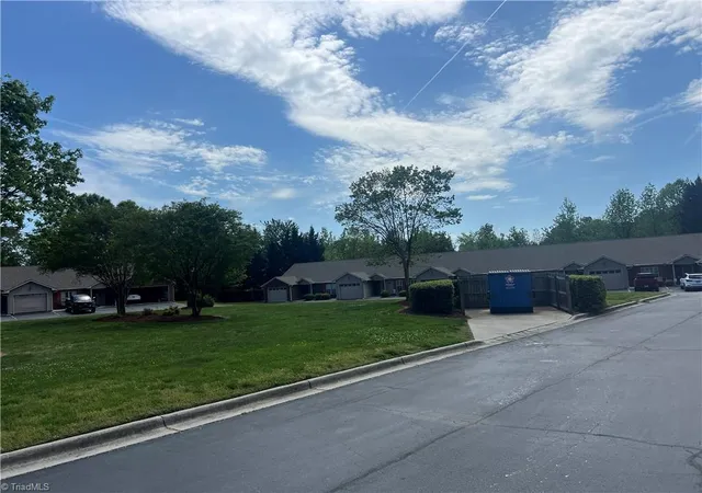 Photo 3 of Sale Pending at 405 Pinefield Pl, Thomasville, NC 27360 | MLS# 1216181 | Listing updated on 2026-09-22