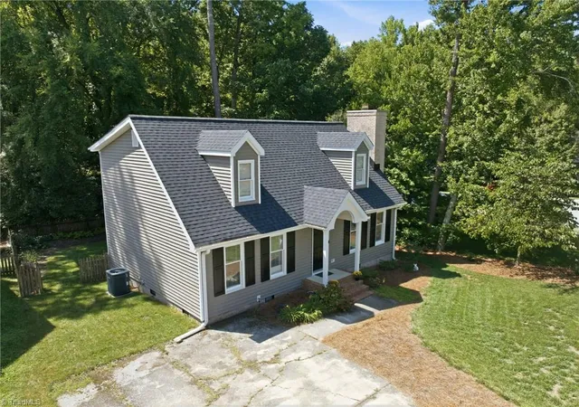 2nd image of 11 River Chase Ct, Greensboro, NC 27407 | MLS# 1232884