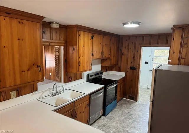 4th image of 12 Hawthorne Ln, Lexington, NC 27295 | MLS# 1230472
