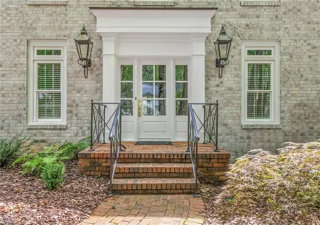 Photo 3 of Mansion for sale at 402 Parkmont Dr, Greensboro, NC 27408 | MLS# 1233558 | Listing updated on 2026-09-13