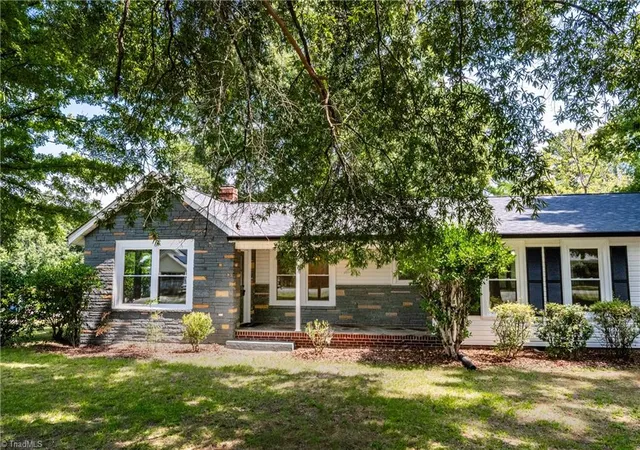 Photo 2 of Single family home for sale at 1224 Glenwood Ave, Salisbury, NC 28146 | MLS# 1233728 | Listing updated on 2026-08-27