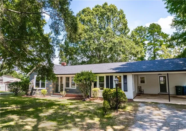 Photo 3 of Single family home for sale at 1224 Glenwood Ave, Salisbury, NC 28146 | MLS# 1233728 | Listing updated on 2026-08-27