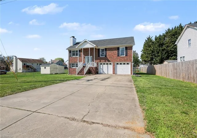 Photo 3 of Single family home for sale at 3904 Riverdale Dr, Greensboro, NC 27406 | MLS# 1226269 | Listing updated on 2026-09-08