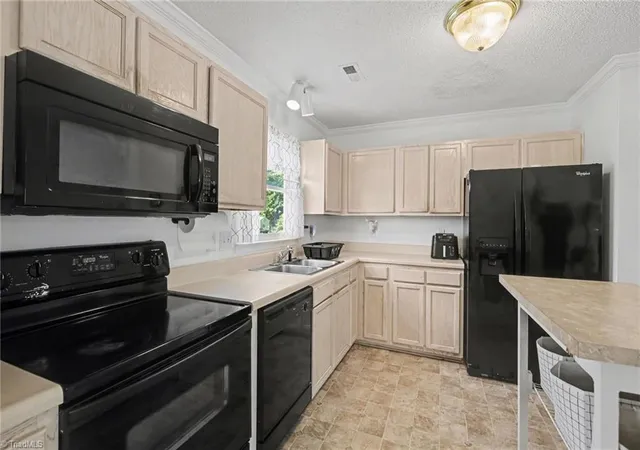 Photo 3 of Single family home for sale at 3904 Riverdale Dr, Greensboro, NC 27406 | MLS# 1226269 | Listing updated on 2026-09-08