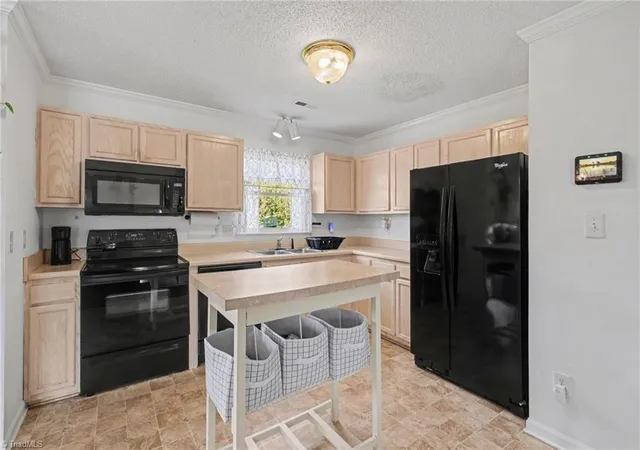 Photo 4 of Single family home for sale at 3904 Riverdale Dr, Greensboro, NC 27406 | MLS# 1226269 | Listing updated on 2026-09-08