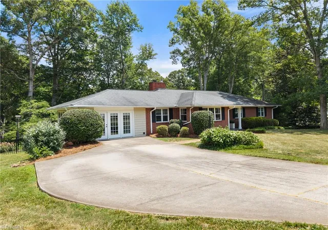 3rd image of 701 Longbow Rd, Winston Salem, NC 27104 | MLS# 1224390