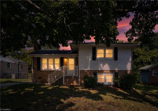 Photo 2 of Single family home for sale at 2204 Maybank Dr, Greensboro, NC 27403 | MLS# 1226774 | Listing updated on 2026-09-16