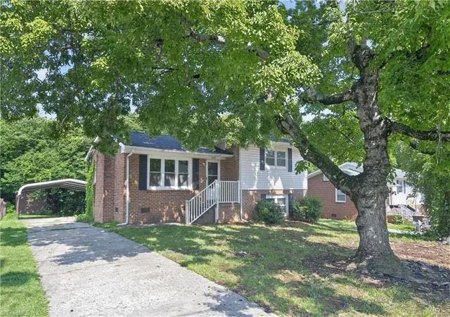 Photo 3 of Single family home for sale at 2204 Maybank Dr, Greensboro, NC 27403 | MLS# 1226774 | Listing updated on 2026-09-16