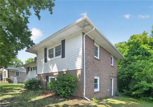 Photo 3 of Single family home for sale at 2204 Maybank Dr, Greensboro, NC 27403 | MLS# 1226774 | Listing updated on 2026-09-16