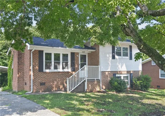 Photo 4 of Single family home for sale at 2204 Maybank Dr, Greensboro, NC 27403 | MLS# 1226774 | Listing updated on 2026-09-16