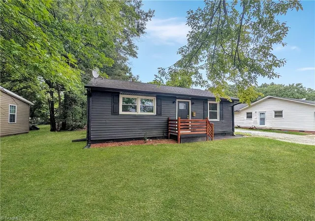 Photo 1 of Single family home for sale at 1614 Willow Rd, Greensboro, NC 27401 | MLS# 1230020 | Listing updated on 2026-09-03