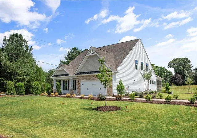 Photo 2 of Single family home for sale at 7811 Fairview Garden Trl, Clemmons, NC 27012 | MLS# 1234039 | Listing updated on 2026-09-01