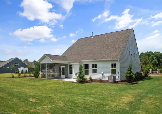 Photo 3 of Single family home for sale at 7811 Fairview Garden Trl, Clemmons, NC 27012 | MLS# 1234039 | Listing updated on 2026-09-01