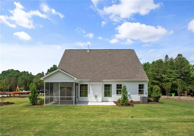 Photo 4 of Single family home for sale at 7811 Fairview Garden Trl, Clemmons, NC 27012 | MLS# 1234039 | Listing updated on 2026-09-01