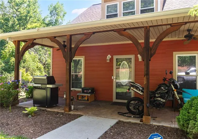 Photo 4 of Single family home for sale at 2108 Glenside Dr, Greensboro, NC 27405 | MLS# 1230699 | Listing updated on 2026-10-08