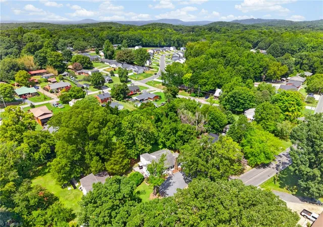 34th image of 944 Uwharrie St, Asheboro, NC 27203 | MLS# 1231020