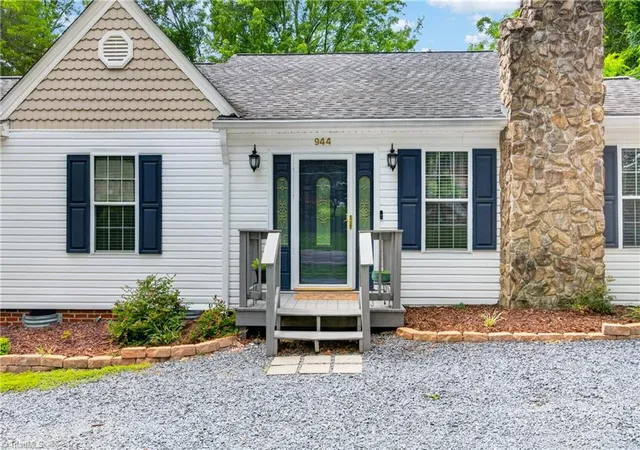 3rd image of 944 Uwharrie St, Asheboro, NC 27203 | MLS# 1231020