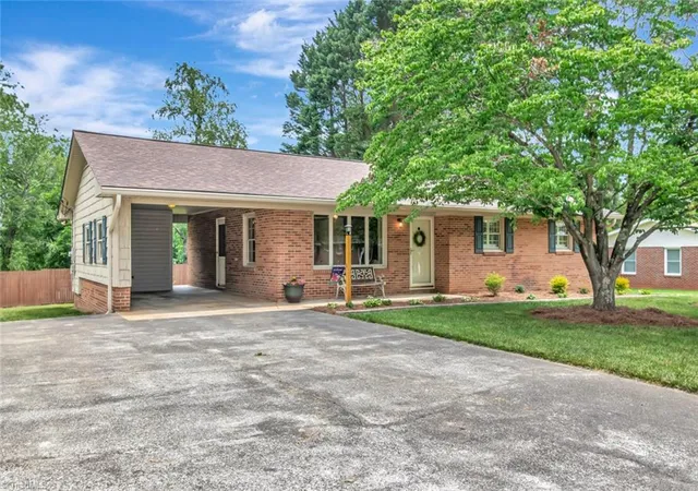 Homes for sale in Wilkesboro, NC | 201 Oakwoods Ln, Wilkesboro, NC 28697 | MLS# 1223403