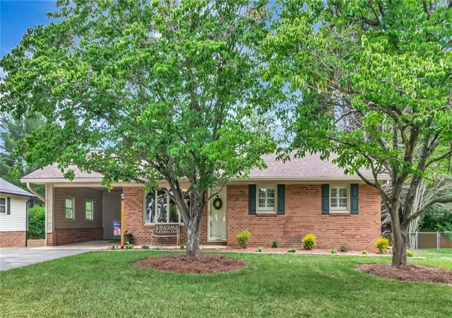 Homes for sale in Wilkesboro, NC | 201 Oakwoods Ln, Wilkesboro, NC 28697 | MLS# 1223403