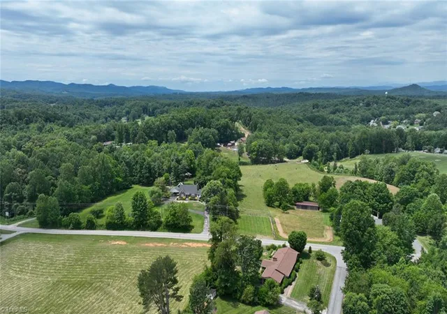 Homes for sale in Wilkesboro, NC | 201 Oakwoods Ln, Wilkesboro, NC 28697 | MLS# 1223403