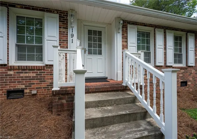 Photo 3 of Sale Pending at 191 Monroe St, Winston Salem, NC 27104 | MLS# 1231737 | Listing updated on 2026-09-16