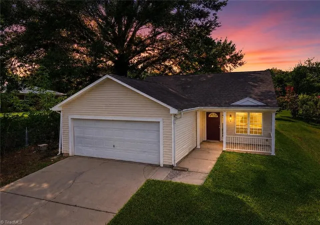 Photo 1 of Single family home for sale at 3 Franklinwood Dr, Greensboro, NC 27401 | MLS# 1229412 | Listing updated on 2026-09-16