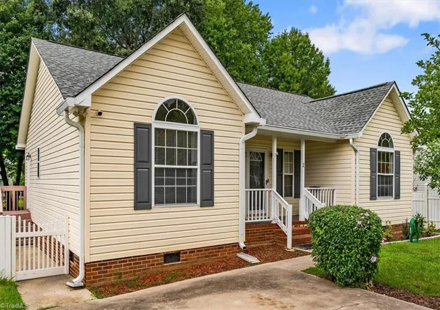 Photo 3 of Single family home for sale at 1 Cedar Branch Dr, Thomasville, NC 27360 | MLS# 1233464 | Listing updated on 2026-09-15