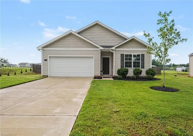 Photo 1 of Single family home for sale at 620 Hickory Point Dr, Lexington, NC 27292 | MLS# 1230133 | Listing updated on 2026-08-30