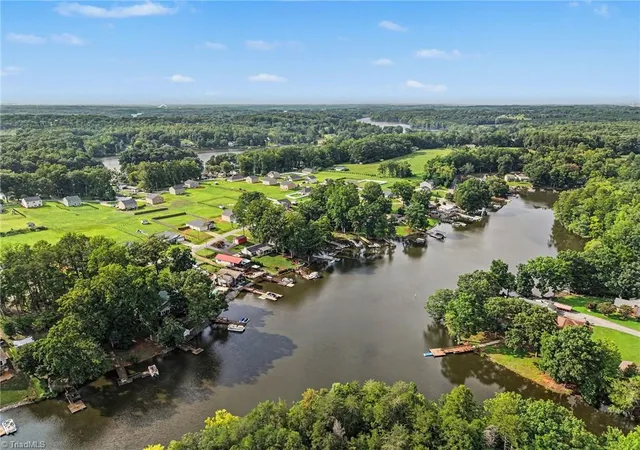 Photo 3 of Single family home for sale at 620 Hickory Point Dr, Lexington, NC 27292 | MLS# 1230133 | Listing updated on 2026-08-30