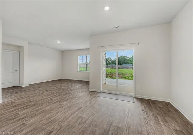 Photo 4 of Single family home for sale at 620 Hickory Point Dr, Lexington, NC 27292 | MLS# 1230133 | Listing updated on 2026-08-30