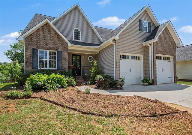 Homes for sale in Pfafftown, NC | 1644 Finwick Dr, Pfafftown, NC 27040 | MLS# 1225759