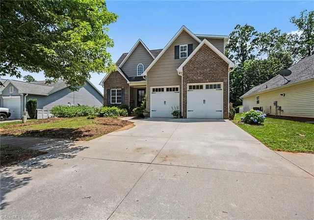 Homes for sale in Pfafftown, NC | 1644 Finwick Dr, Pfafftown, NC 27040 | MLS# 1225759