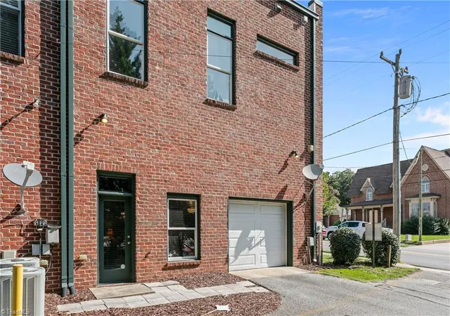 Photo 2 of Single family home for sale at 460 Arlington St, Greensboro, NC 27406 | MLS# 1233612 | Listing updated on 2026-09-15