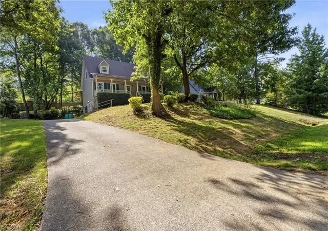 3rd image of 5041 Hutchins St, Winston Salem, NC 27106 | MLS# 1226596