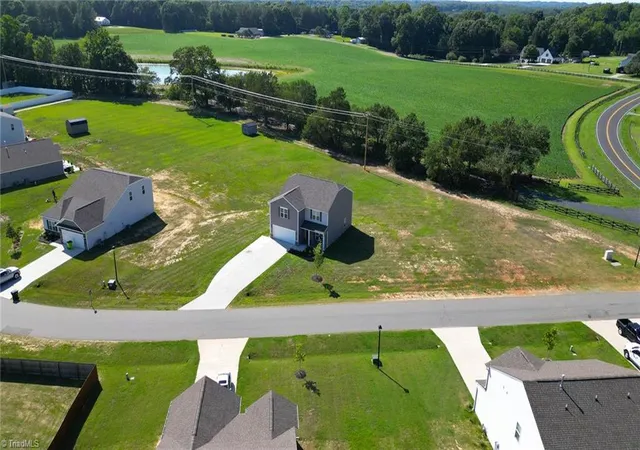 Photo 2 of Sale Pending at 130 Altavista Dr, Clemmons, NC 27012 | MLS# 1228035 | Listing updated on 2026-08-18