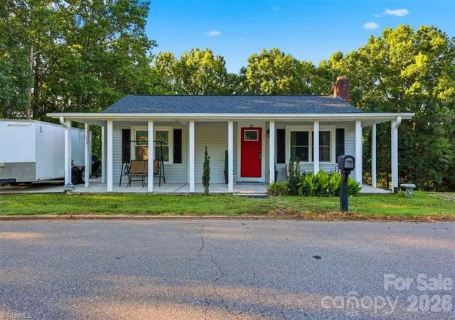 Homes for sale in Granite Falls, NC | 32 W Highland Ave, Granite Falls, NC 28630 | MLS# 1225574