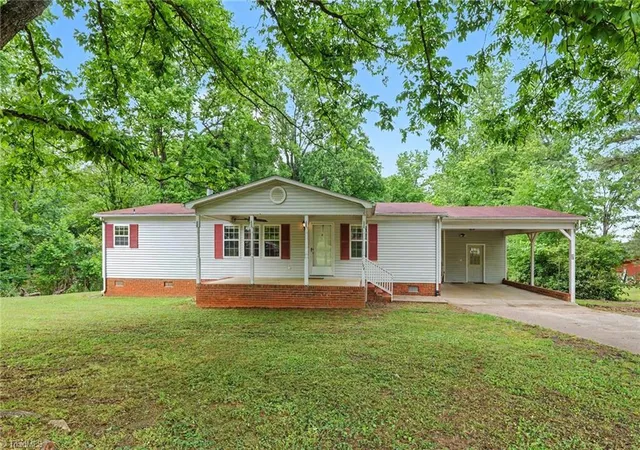 Homes for sale in Denton, NC | 194 W 3rd St, Denton, NC 27239 | MLS# 1222063