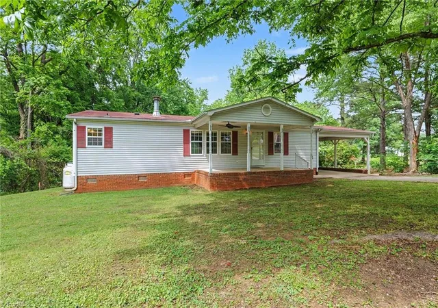 Homes for sale in Denton, NC | 194 W 3Rd St, Denton, NC 27239 | MLS# 1222063