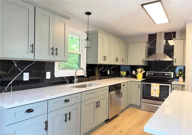 2nd image of 1702 Cedrow Dr, High Point, NC 27260 | MLS# 1231383