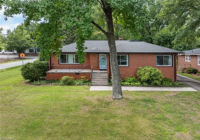 Photo 3 of Sale Pending at 601 Quaker Ln, High Point, NC 27262 | MLS# 1233297 | Listing updated on 2026-09-22