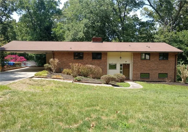 Photo 1 of Sale Pending at 606 Willowmoore Ave, Thomasville, NC 27360 | MLS# 1227000 | Listing updated on 2026-09-10