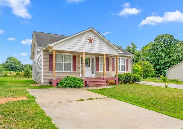 3rd image of 4025 Gloria Ridge, Winston Salem, NC 27107 | MLS# 1227159