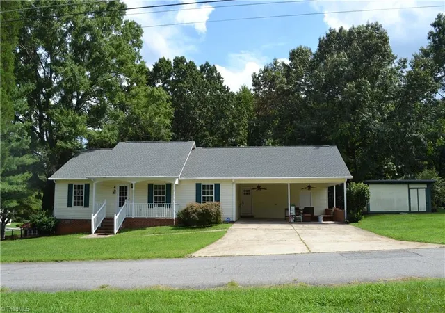 Photo 1 of Single family home for sale at 405 Puzak Ln, Madison, NC 27025 | MLS# 1230909 | Listing updated on 2026-09-01
