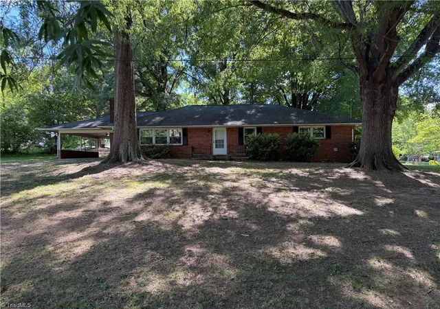 2nd image of 2975 Bellaire Cir, Walkertown, NC 27051 | MLS# 1219858